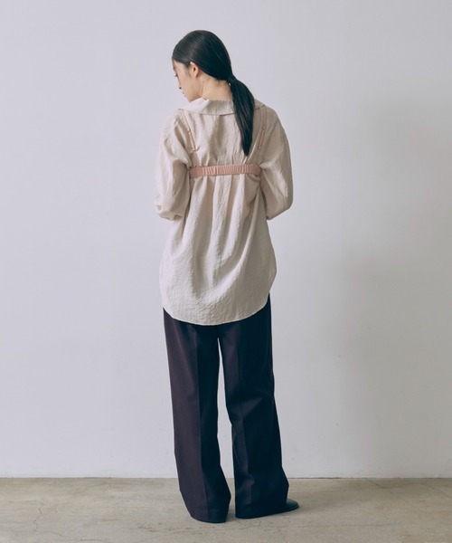 EN NEUME(エンノイム)の「Silk-Like Oversized Shirt(シャツ/ブラウス・レディース・ベージュ/ブラウン/イエロー・FREE)」の7枚目の写真