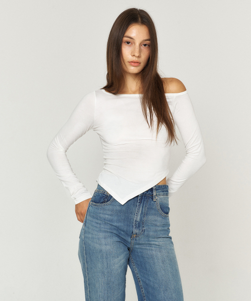 QUAFE(クアフェ)の「ONE OFF-SHOULDER SLIM T-SHIRT_2color(Tシャツ/カットソー・レディース・ブラック/ホワイト・FREE)」の3枚目の写真