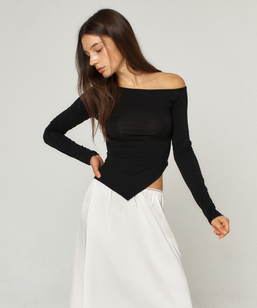 QUAFE(クアフェ)の「ONE OFF-SHOULDER SLIM T-SHIRT_2color(Tシャツ/カットソー・レディース・ブラック/ホワイト・FREE)」の9枚目の写真