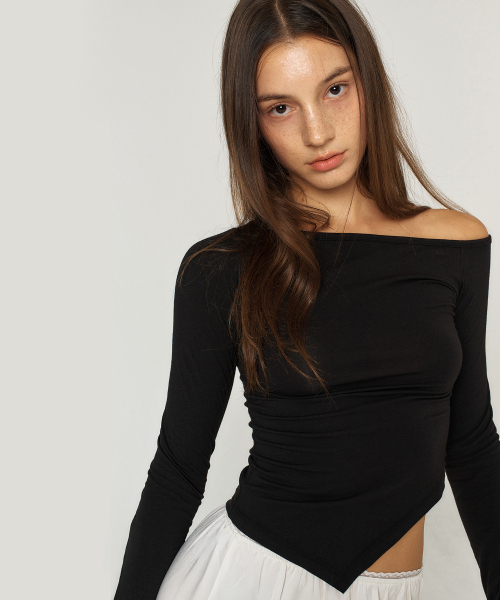 QUAFE(クアフェ)の「ONE OFF-SHOULDER SLIM T-SHIRT_2color(Tシャツ/カットソー・レディース・ブラック/ホワイト・FREE)」の10枚目の写真
