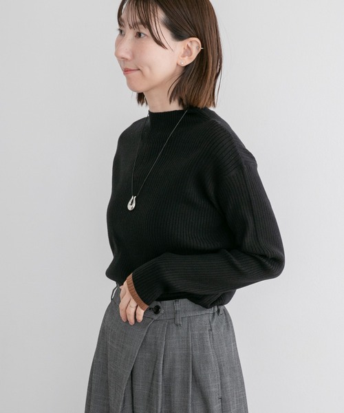 ITEMS URBANRESEARCH(アイテムズ アーバンリサーチ)の「リブ配色ハイネックニット(ニット/セーター・レディース・イエロー/ブラック/オフホワイト/ミント/グレー・FREE)」の22枚目の写真