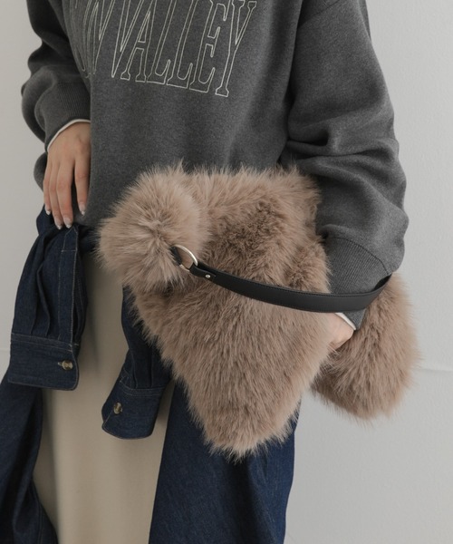 URBAN RESEARCH Sonny Label（アーバンリサーチサニーレーベル）の「フェイクファートライアングルバッグ（トートバッグ・レディース・ベージュ/チャコールグレー・ONE）」の2枚目の写真