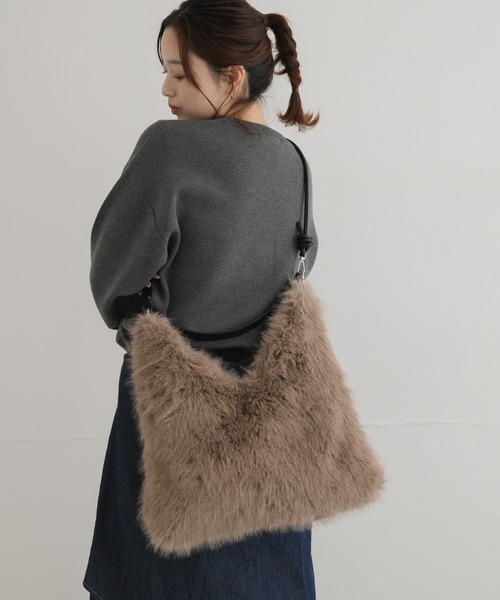 URBAN RESEARCH Sonny Label（アーバンリサーチサニーレーベル）の「フェイクファートライアングルバッグ（トートバッグ・レディース・ベージュ/チャコールグレー・ONE）」の8枚目の写真