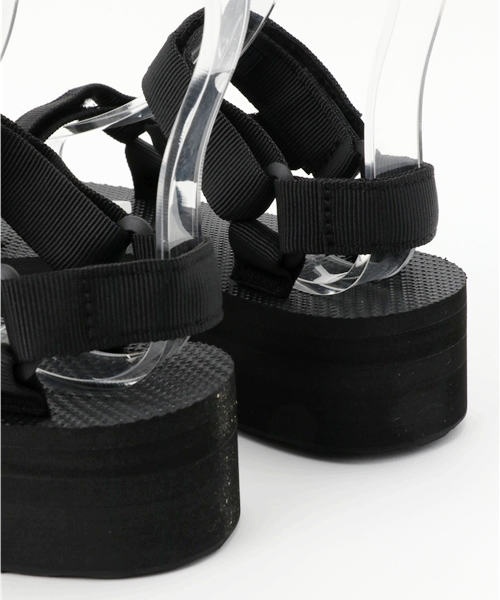 Teva（テバ）の「Teva FLATFORM UNIVERSAL サンダル（サンダル・レディース・ホワイト/ブラック・6/8/7）」の9枚目の写真
