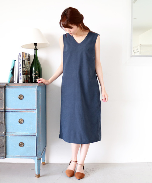 N.(N. Natural Beauty Basic)(エヌエヌナチュラルビューティーベーシック)の「Vネックピーチサックワンピース(ワンピース・レディース・ベージュ/ネイビー/カーキ・MEDIUM)」の3枚目の写真