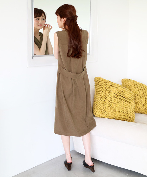 N.(N. Natural Beauty Basic)(エヌエヌナチュラルビューティーベーシック)の「Vネックピーチサックワンピース(ワンピース・レディース・ベージュ/ネイビー/カーキ・MEDIUM)」の1枚目の写真