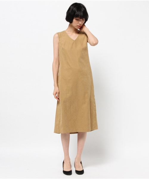 N.(N. Natural Beauty Basic)(エヌエヌナチュラルビューティーベーシック)の「Vネックピーチサックワンピース(ワンピース・レディース・ベージュ/ネイビー/カーキ・MEDIUM)」の19枚目の写真