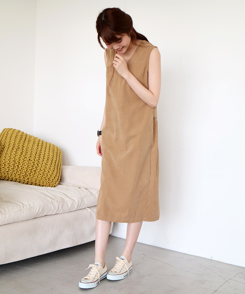 N.(N. Natural Beauty Basic)(エヌエヌナチュラルビューティーベーシック)の「Vネックピーチサックワンピース(ワンピース・レディース・ベージュ/ネイビー/カーキ・MEDIUM)」の20枚目の写真