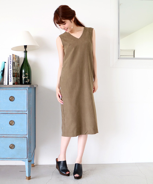 N.(N. Natural Beauty Basic)(エヌエヌナチュラルビューティーベーシック)の「Vネックピーチサックワンピース(ワンピース・レディース・ベージュ/ネイビー/カーキ・MEDIUM)」の14枚目の写真