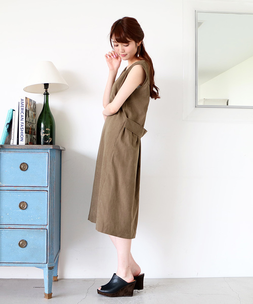 N.(N. Natural Beauty Basic)(エヌエヌナチュラルビューティーベーシック)の「Vネックピーチサックワンピース(ワンピース・レディース・ベージュ/ネイビー/カーキ・MEDIUM)」の16枚目の写真