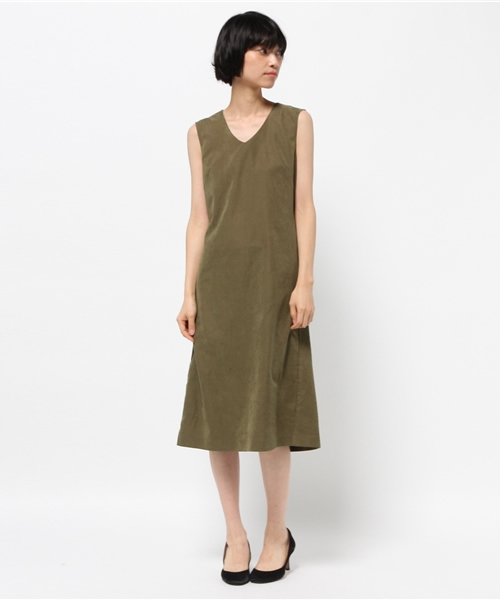 N.(N. Natural Beauty Basic)(エヌエヌナチュラルビューティーベーシック)の「Vネックピーチサックワンピース(ワンピース・レディース・ベージュ/ネイビー/カーキ・MEDIUM)」の13枚目の写真