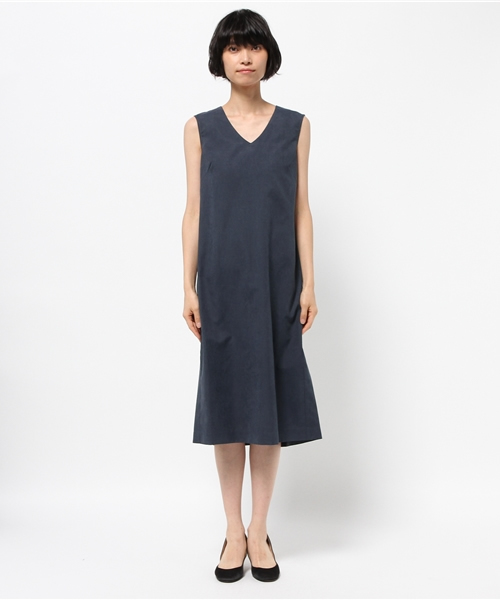 N.(N. Natural Beauty Basic)(エヌエヌナチュラルビューティーベーシック)の「Vネックピーチサックワンピース(ワンピース・レディース・ベージュ/ネイビー/カーキ・MEDIUM)」の5枚目の写真