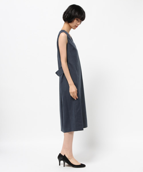 N.(N. Natural Beauty Basic)(エヌエヌナチュラルビューティーベーシック)の「Vネックピーチサックワンピース(ワンピース・レディース・ベージュ/ネイビー/カーキ・MEDIUM)」の6枚目の写真
