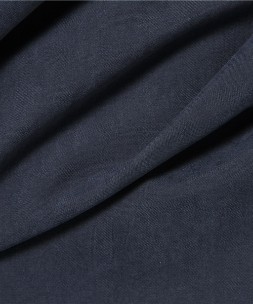 N.(N. Natural Beauty Basic)(エヌエヌナチュラルビューティーベーシック)の「Vネックピーチサックワンピース(ワンピース・レディース・ベージュ/ネイビー/カーキ・MEDIUM)」の4枚目の写真