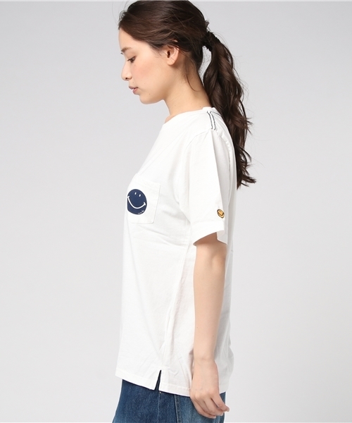 Daily russet(デイリー ラシット)の「スマイルポケットプリントTシャツ(Tシャツ/カットソー・レディース・ネイビー/ブラック/アイボリー/オフホワイト・MEDIUM)」の10枚目の写真