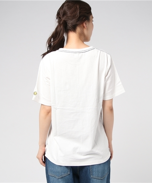 Daily russet(デイリー ラシット)の「スマイルポケットプリントTシャツ(Tシャツ/カットソー・レディース・ネイビー/ブラック/アイボリー/オフホワイト・MEDIUM)」の11枚目の写真