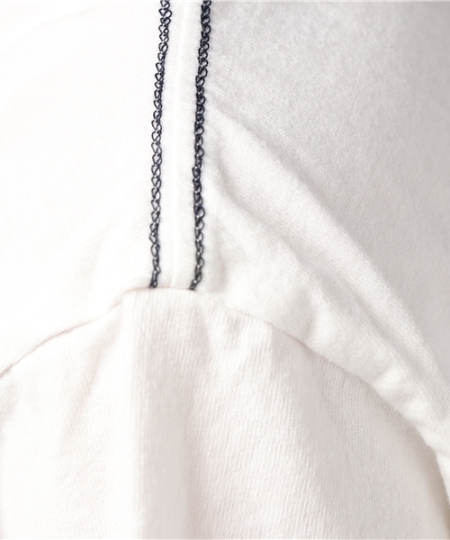 Daily russet(デイリー ラシット)の「スマイルポケットプリントTシャツ(Tシャツ/カットソー・レディース・ネイビー/ブラック/アイボリー/オフホワイト・MEDIUM)」の8枚目の写真