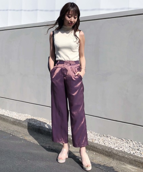 Ameri（アメリ）の「GLOSSY COLOR PANTS（その他パンツ・レディース・ブラック/ピンク/グリーン・SMALL/MEDIUM）」の4枚目の写真