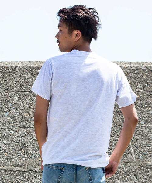 AKM Contemporary(エイケイエムコンテンポラリー)の「AKM Contemporary(エイケイエムコンテンポラリー)メッセージプリントTシャツ(Tシャツ/カットソー・メンズ・オレンジ/ホワイト/ライトグレー/ブラック・SMALL/MEDIUM/LARGE/X-LARGE)」の6枚目の写真
