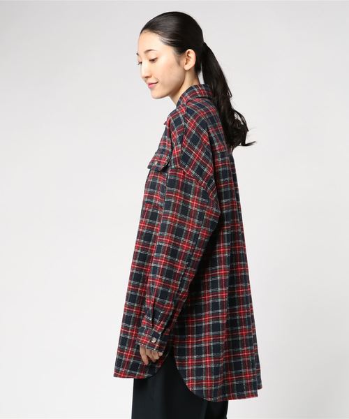 archives(アルシーヴ)の「タータンチェック柄BIGシャツ(シャツ/ブラウス・レディース・ネイビー/ブラウン・MEDIUM)」の4枚目の写真