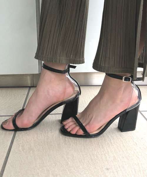 SPIRALGIRL（スパイラルガール）の「カラーチャンキーヒールミュール（サンダル・レディース・ブラック/ベージュ・M/L）」の2枚目の写真