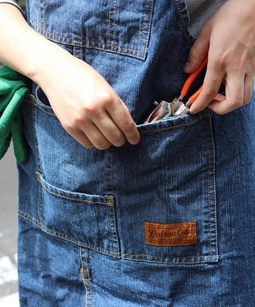 DULTON(ダルトン)の「''MW'' WORK APRON/"MW" ワーク エプロン(エプロン・レディース・インディゴブルー/ストライプ/ライトインディゴブルー/ナチュラル/カーキ・FREE)」の17枚目の写真