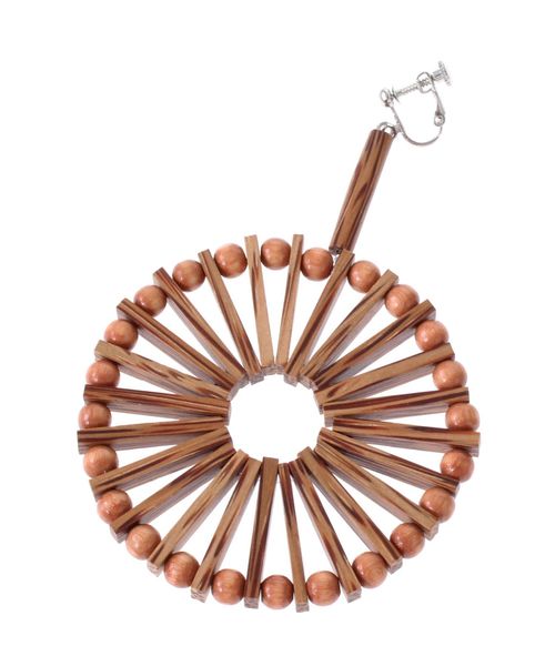 Ungrid（アングリッド）の「ウッドモチーフイヤリング（イヤリング・レディース・イエロー・FREE）」の3枚目の写真