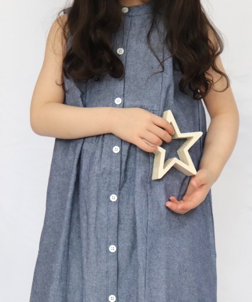 MAKE YOUR DAY(メイクユアデイ)の「ノースリーブシャツワンピース■80~140cm(シャツワンピース・キッズ・ベージュ/ネイビー・90/100/110/120/130/140/80)」の4枚目の写真