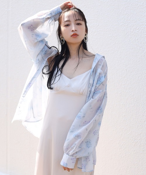 one after another NICE CLAUP（ワンアフターアナザーナイスクラップ）の「オリジナルフラワープリントシャツ（シャツ/ブラウス・レディース・ピンク/ブルー・FREE）」の2枚目の写真