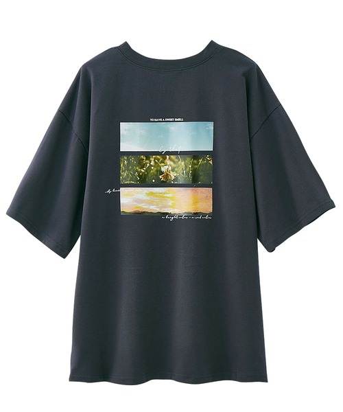 GeeRA(ジーラ)の「フォトプリントチュニックTシャツ(Tシャツ/カットソー・レディース・ホワイト/チャコールグレー/オフホワイト/チャコール・MEDIUM/LARGE/X-LARGE/XX-LARGE)」の3枚目の写真