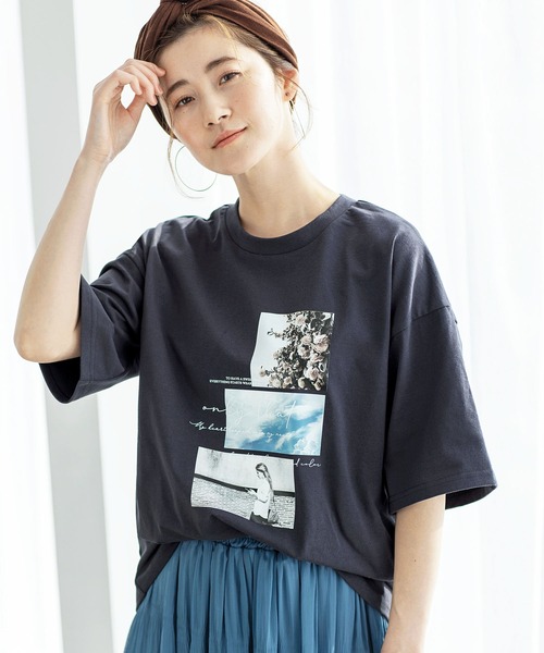 GeeRA(ジーラ)の「フォトプリントチュニックTシャツ(Tシャツ/カットソー・レディース・ホワイト/チャコールグレー/オフホワイト/チャコール・MEDIUM/LARGE/X-LARGE/XX-LARGE)」の4枚目の写真