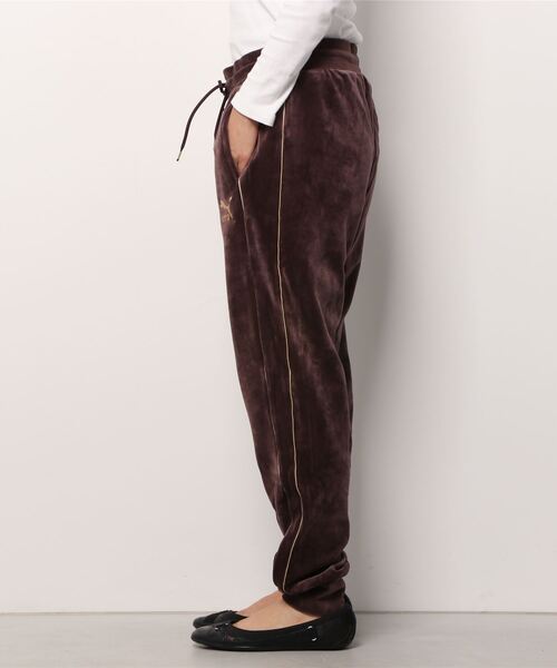 PUMA（プーマ）の「PUMA ICONIC T7 VELOUR PANTS / プーマ アイコニック ティーセブン ベロア パンツ（その他パンツ・レディース・ブラック/レッド・S/M）」の3枚目の写真