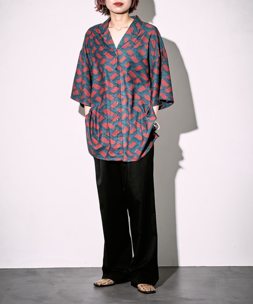 PUBLUX（パブリュクス）の「【PUBLUX/パブリュクス】ウェーブグラフィックオープンカラーシャツ/ユニセックス/総柄シャツ（シャツ/ブラウス・メンズ・ブラック/インディゴブルー/グリーン・ﾌﾘ-）」の9枚目の写真