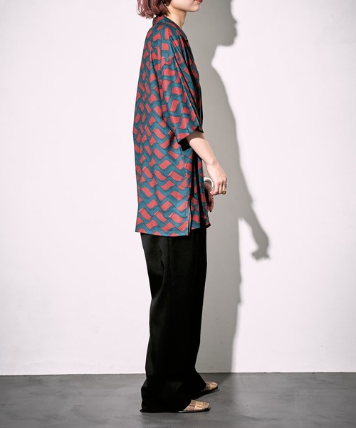 PUBLUX（パブリュクス）の「【PUBLUX/パブリュクス】ウェーブグラフィックオープンカラーシャツ/ユニセックス/総柄シャツ（シャツ/ブラウス・メンズ・ブラック/インディゴブルー/グリーン・ﾌﾘ-）」の12枚目の写真