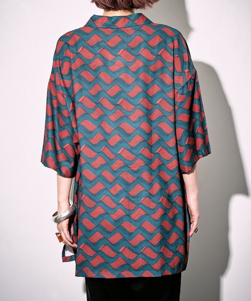 PUBLUX（パブリュクス）の「【PUBLUX/パブリュクス】ウェーブグラフィックオープンカラーシャツ/ユニセックス/総柄シャツ（シャツ/ブラウス・メンズ・ブラック/インディゴブルー/グリーン・ﾌﾘ-）」の14枚目の写真