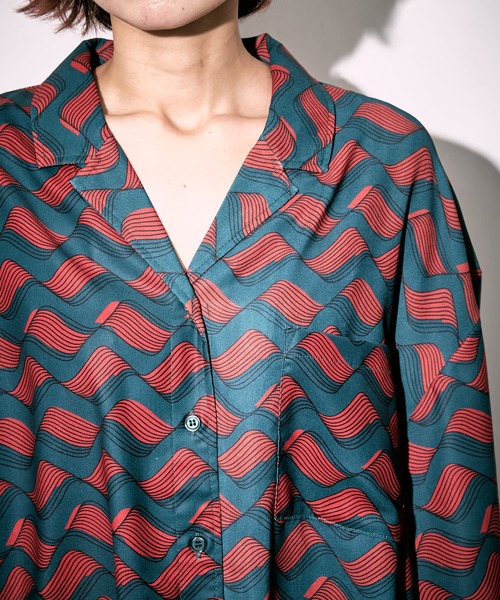 PUBLUX（パブリュクス）の「【PUBLUX/パブリュクス】ウェーブグラフィックオープンカラーシャツ/ユニセックス/総柄シャツ（シャツ/ブラウス・メンズ・ブラック/インディゴブルー/グリーン・ﾌﾘ-）」の15枚目の写真