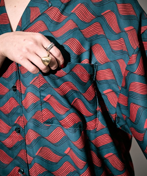 PUBLUX（パブリュクス）の「【PUBLUX/パブリュクス】ウェーブグラフィックオープンカラーシャツ/ユニセックス/総柄シャツ（シャツ/ブラウス・メンズ・ブラック/インディゴブルー/グリーン・ﾌﾘ-）」の17枚目の写真