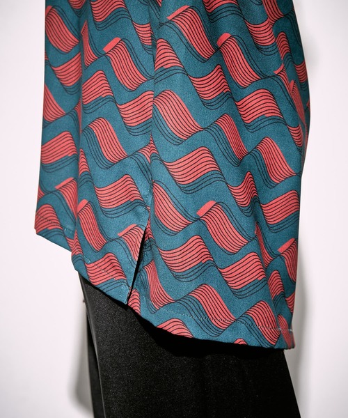 PUBLUX（パブリュクス）の「【PUBLUX/パブリュクス】ウェーブグラフィックオープンカラーシャツ/ユニセックス/総柄シャツ（シャツ/ブラウス・メンズ・ブラック/インディゴブルー/グリーン・ﾌﾘ-）」の19枚目の写真