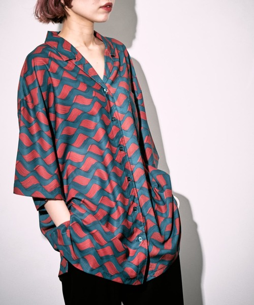 PUBLUX（パブリュクス）の「【PUBLUX/パブリュクス】ウェーブグラフィックオープンカラーシャツ/ユニセックス/総柄シャツ（シャツ/ブラウス・メンズ・ブラック/インディゴブルー/グリーン・ﾌﾘ-）」の22枚目の写真