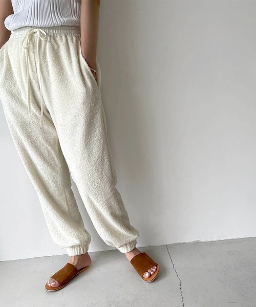 CANAL JEAN（キャナルジーン）の「from Lagoon(フロムラグーン) スエードペタサンダル（サンダル・レディース・ベージュ/ネイビー/ブラウン/レオパード・36/37/39）」の5枚目の写真