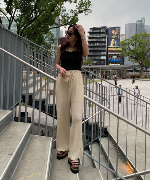 y/m by misato(イムバイミサト)の「シワ加工カットパンツ(その他パンツ・レディース・ブラック/ベージュ/アイボリー・FREE)」の6枚目の写真