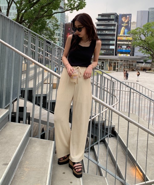y/m by misato(イムバイミサト)の「シワ加工カットパンツ(その他パンツ・レディース・ブラック/ベージュ/アイボリー・FREE)」の7枚目の写真