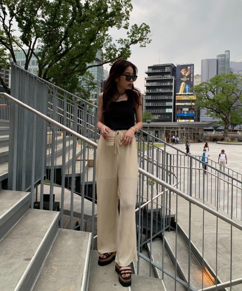 y/m by misato(イムバイミサト)の「シワ加工カットパンツ(その他パンツ・レディース・ブラック/ベージュ/アイボリー・FREE)」の4枚目の写真