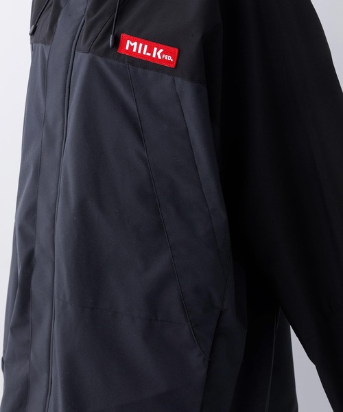 MILKFED.（ミルクフェド）の「BACK LOGO BICOLOR MOUNTAIN PARKA（マウンテンパーカー・レディース・オリーブ/ネイビー/ライトピンク/オフホワイト・M/S）」の21枚目の写真