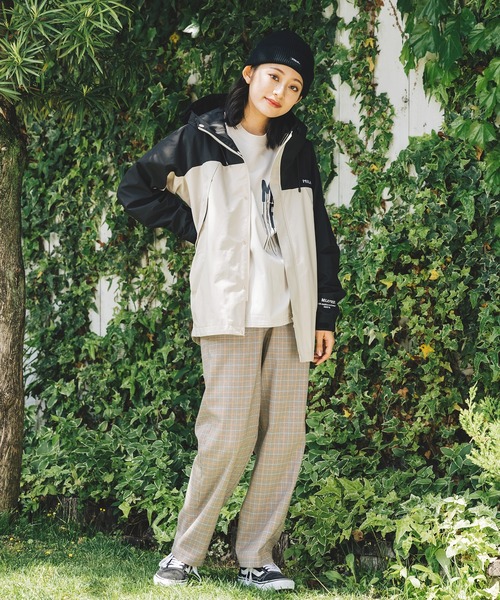 MILKFED.（ミルクフェド）の「BACK LOGO BICOLOR MOUNTAIN PARKA（マウンテンパーカー・レディース・オリーブ/ネイビー/ライトピンク/オフホワイト・M/S）」の19枚目の写真