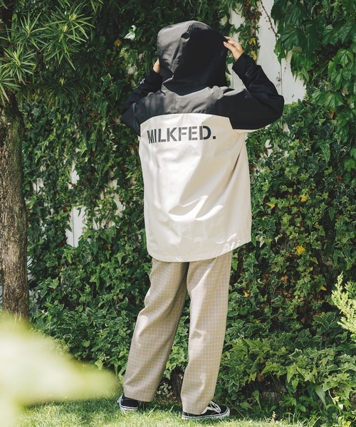 MILKFED.（ミルクフェド）の「BACK LOGO BICOLOR MOUNTAIN PARKA