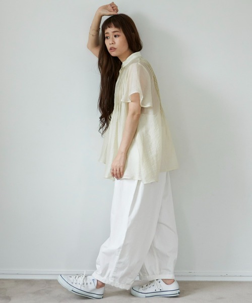 Libra Cue(リブラ キュー)の「ハーフスリーブピンタックブラウス(シャツ/ブラウス・レディース・ホワイト/ブラック/グレー・FREE)」の6枚目の写真