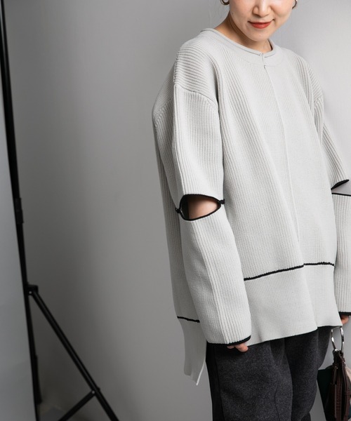 Eimee Law(エイミーロウ)の「配色リンキングスリットスリーブニットTOPS(ニット/セーター・レディース・ライトグレー/ブラウン/ピンク/ブルー・38)」の5枚目の写真