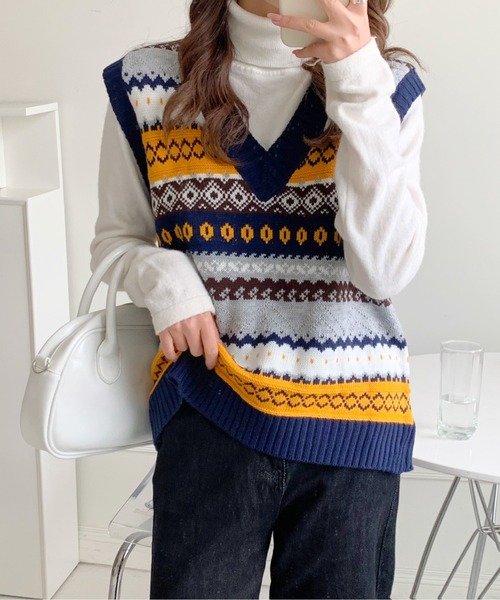 ABITOKYO(アビトーキョー)の「幾何柄Vネックジャカードニットベスト(ベスト・レディース・ベージュ/ネイビー/グリーン・FREE)」の22枚目の写真