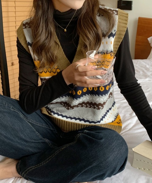 ABITOKYO(アビトーキョー)の「幾何柄Vネックジャカードニットベスト(ベスト・レディース・ベージュ/ネイビー/グリーン・FREE)」の13枚目の写真